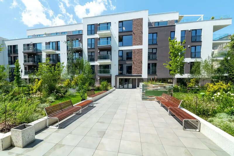 Trei camere, apartament modern cu gradina privata. Mutare imediata